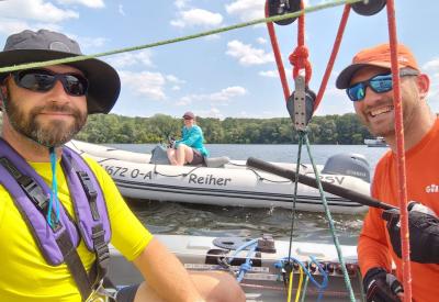 Ixyloncrew neben dem Schlauchboot vom Coach